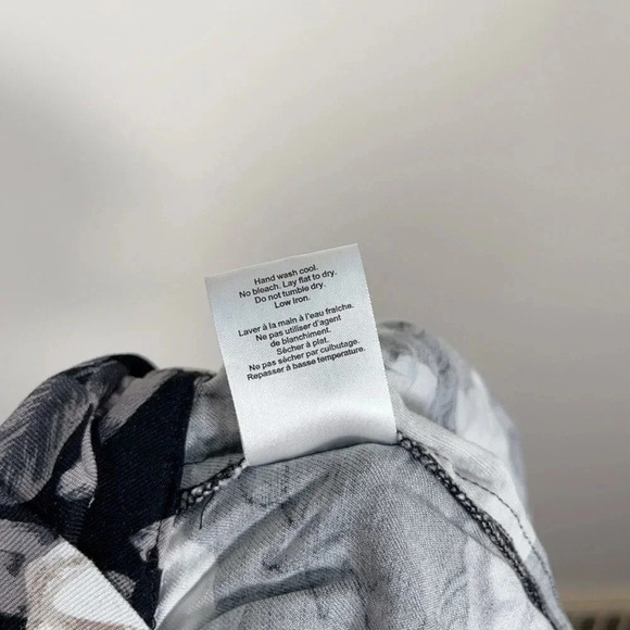 🌟✨2 for $20 ✨🌟 ARITZIA | TALULA TIE  WAIST FLORAL SHORT - Picture 10 of 10